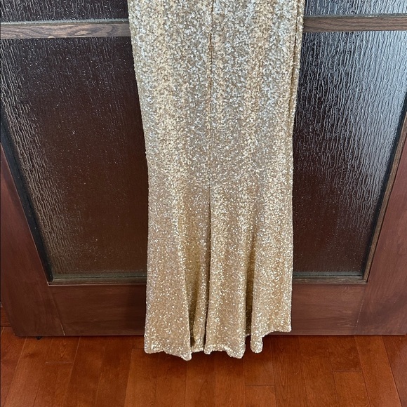 Theia Gemma Elegant Gold Sequin Evening Gown size 4. - Picture 10 of 13